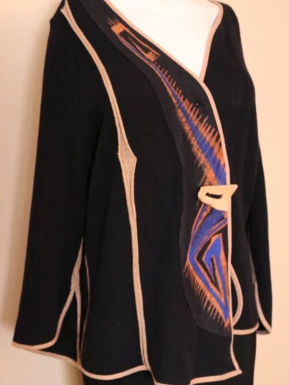 (L) Vintage Wrap Top w Wood Closure